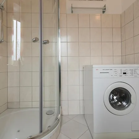 Flataid Elisabethinergasse Lägenhet